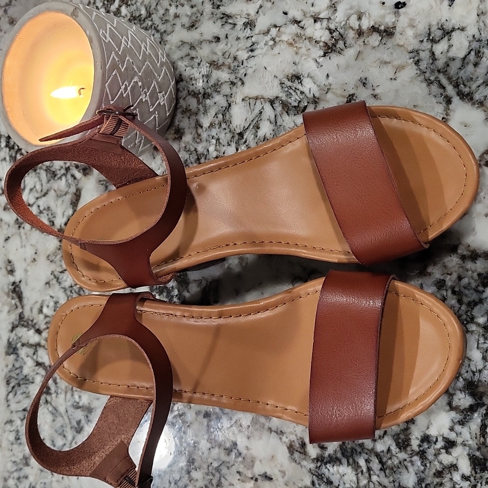 BIG BUDDHA SIZE 10 SLINGBACK SANDLES
